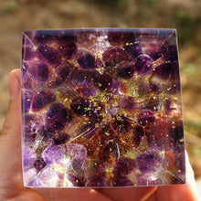 Indlæs billede til gallerivisning Livets mening Pyramide i harpiks