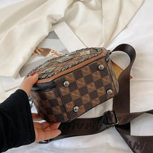 Indlæs billede til gallerivisning Retrotaske med tryk og bamsemærke