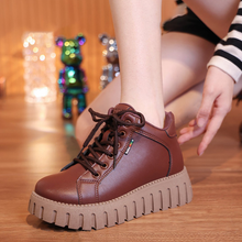 Indlæs billede til gallerivisning Populære lavskårne støvler med tyk sål