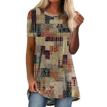 Indlæs billede til gallerivisning Kortærmet T-shirt med digitalt print