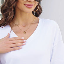 Indlæs billede til gallerivisning T-shirt med V-hals til damer