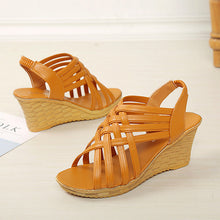 Indlæs billede til gallerivisning Sandaler med vævet kile