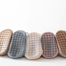 Indlæs billede til gallerivisning Søde varme børnestrømper med skridsikre gummidutter