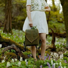 Indlæs billede til gallerivisning Rygsæk i lærred med bladmønster