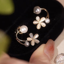 Indlæs billede til gallerivisning Sweet Flower Stud Earrings