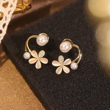 Indlæs billede til gallerivisning Sweet Flower Stud Earrings