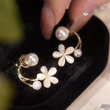 Indlæs billede til gallerivisning Sweet Flower Stud Earrings