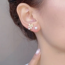 Indlæs billede til gallerivisning Sweet Flower Stud Earrings