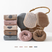 Indlæs billede til gallerivisning Søde varme børnestrømper med skridsikre gummidutter