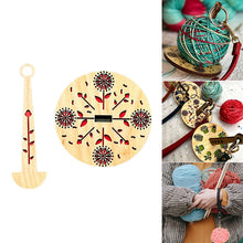 Indlæs billede til gallerivisning Garnnøgleholder i træ med håndledsstrop