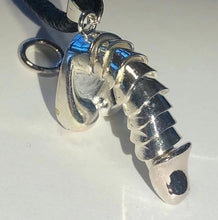 Indlæs billede til gallerivisning Funny Erectable Pendant

