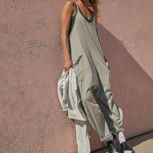 Indlæs billede til gallerivisning Ensfarvet Jumpsuit med V-hals og store lommer
