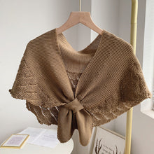 Indlæs billede til gallerivisning Fishtail Mini Knitted Shawl
