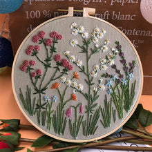 Indlæs billede til gallerivisning Ringformet blomsterbroderisæt til begyndere
