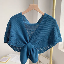 Indlæs billede til gallerivisning Fishtail Mini Knitted Shawl
