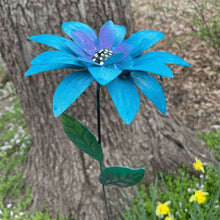 Indlæs billede til gallerivisning Blomsterhavedekoration i metal
