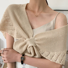 Indlæs billede til gallerivisning Fishtail Mini Knitted Shawl
