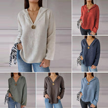 Indlæs billede til gallerivisning Sweatshirt med hætte og V-udskæring med en enkelt knap
