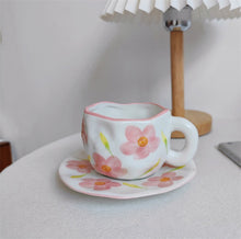 Indlæs billede til gallerivisning Handpainted Flower Ceramic Mug
