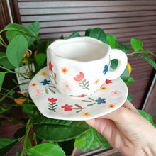 Indlæs billede til gallerivisning Handpainted Flower Ceramic Mug
