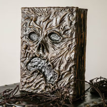 Indlæs billede til gallerivisning Necronomicon dekoration
