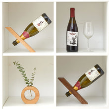 Indlæs billede til gallerivisning Magisk vinflaskeholder i massivt træ
