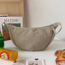 Indlæs billede til gallerivisning Halvmåneformet crossbodytaske
