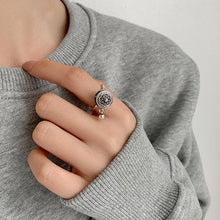 Indlæs billede til gallerivisning Buddhist Tibetan Prayer Wheel Ring OM Mantra Lotus Floral Ring

