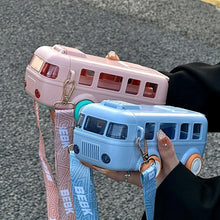 Indlæs billede til gallerivisning Praktisk drikkedunk i busform
