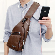 Indlæs billede til gallerivisning Crossbody taske med USB Port (Herre)
