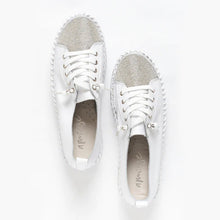 Indlæs billede til gallerivisning Lædersneakers med sølvdiamanter
