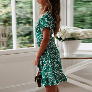 Blomstret kjole i chiffon med V-hals
