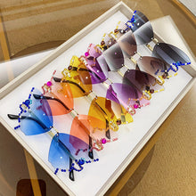 Indlæs billede til gallerivisning Sommerfugleformede solbriller med diamanter

