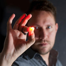 Indlæs billede til gallerivisning Magic Thumb - Light on Fingers

