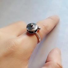 Indlæs billede til gallerivisning Buddhist Tibetan Prayer Wheel Ring OM Mantra Lotus Floral Ring
