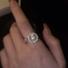 Indlæs billede til gallerivisning Delikat luksuriøs rund zirkon ring
