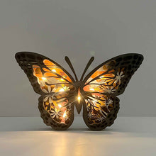 Indlæs billede til gallerivisning Wooden Carved Animal Ornaments (With Lights)
