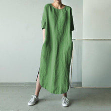 Indlæs billede til gallerivisning Løs kjole med rund hals og midterærme med slids
