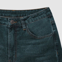 Indlæs billede til gallerivisning Mørkvaskede Midtalje jeans med brede ben og rå syninger
