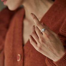 Indlæs billede til gallerivisning Endless Knot Friendship Ring and Necklace
