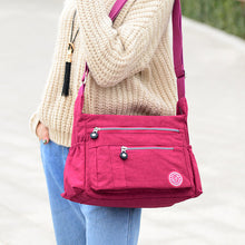 Indlæs billede til gallerivisning Vandtæt nylon skuldertaske
