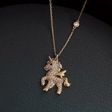 Indlæs billede til gallerivisning Angel Pony Pendant halskæde
