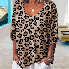 Indlæs billede til gallerivisning Leopardprints T-shirt med V-hals og Halve Ærmer
