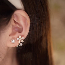 Indlæs billede til gallerivisning Sweet Flower Stud Earrings

