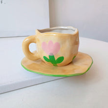 Indlæs billede til gallerivisning Handpainted Flower Ceramic Mug
